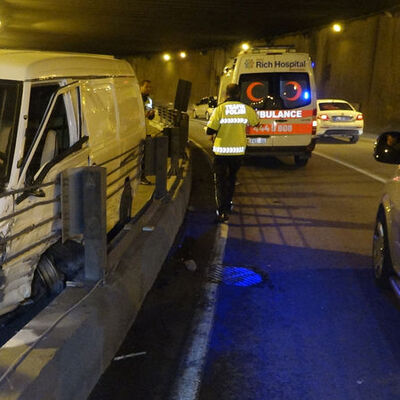 Emniyet kemerini takmadı, araçtan fırladı!