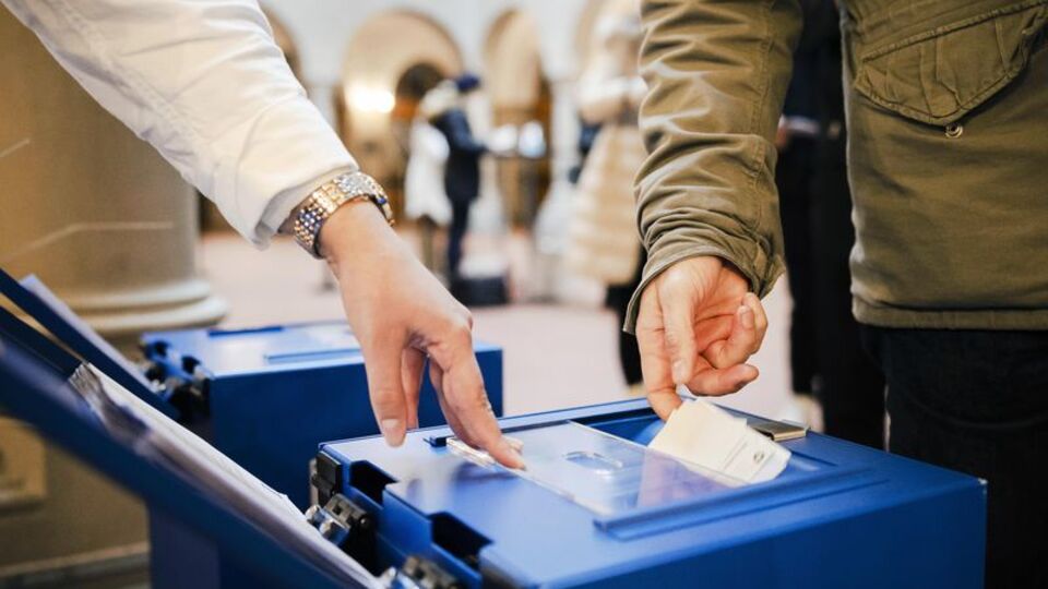 İsviçreliler 'aşı sertifikasına devam' dedi