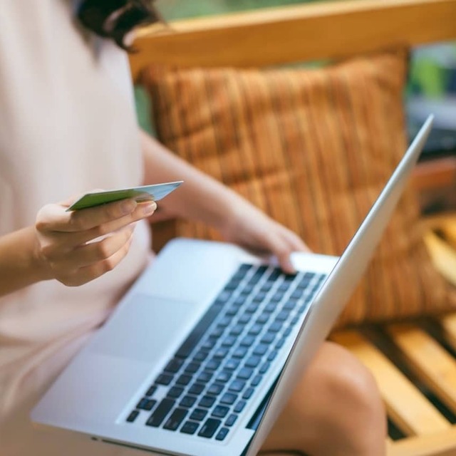 Online satışlar ilk kez düştü