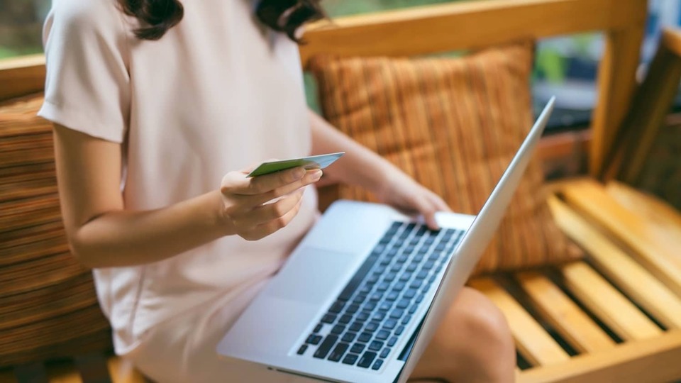 Online satışlar ilk kez düştü