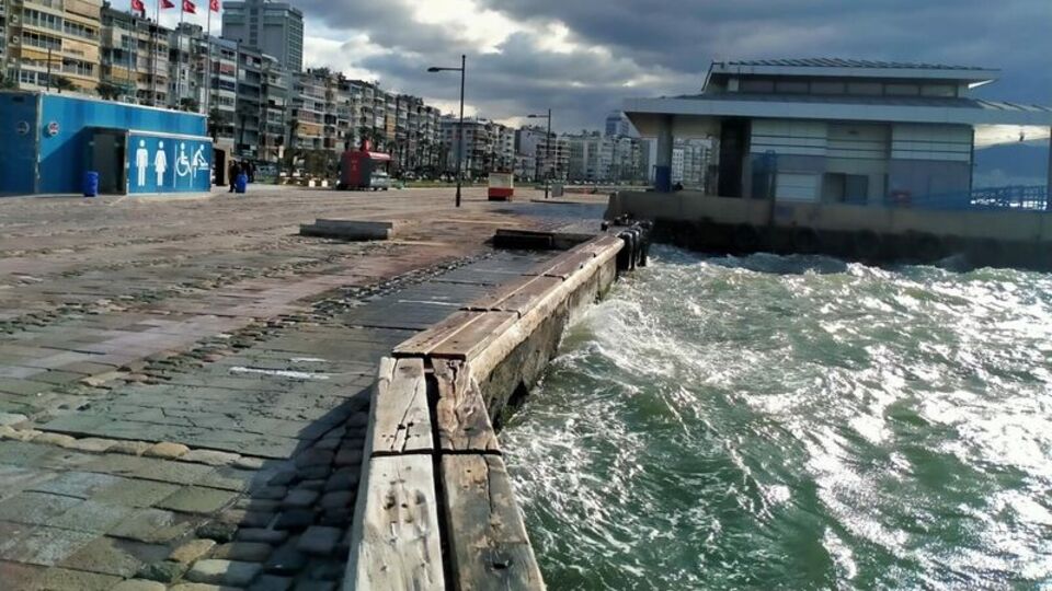 İzmir, Bursa ve Çanakkale'de deniz ulaşımına engel!