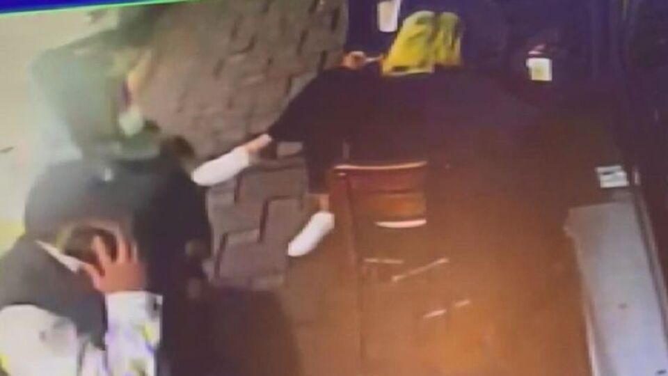 Çantada 20 bin dolar vardı! O anlar kamerada!