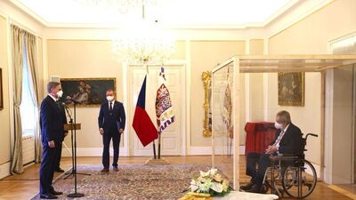 Çekya Devlet Başkanı'nın törene katılma şekli gündem oldu!