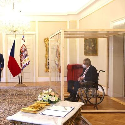 Çekya Devlet Başkanı'nın törene katılma şekli gündem oldu!