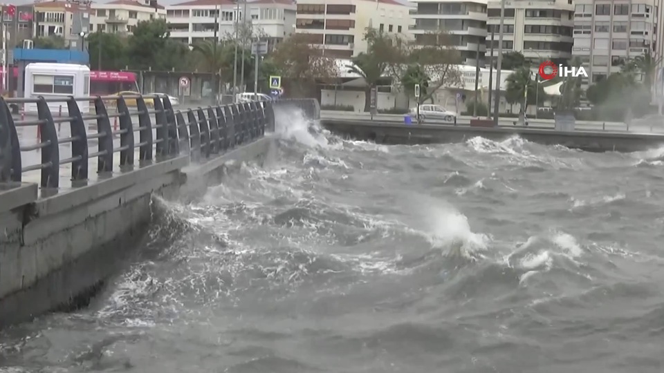 Fırtınada inanılmaz görüntüler!