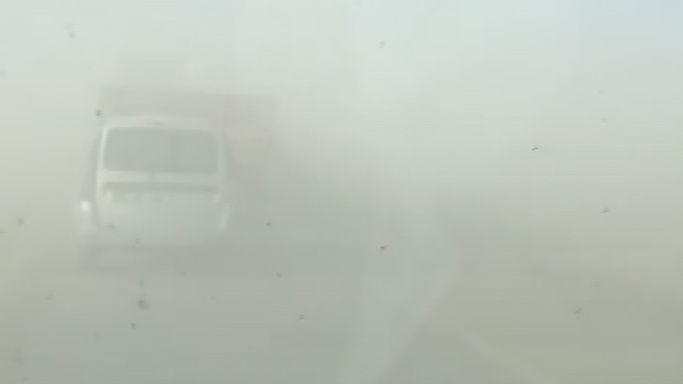 Felakette 2'nci gün! Kum fırtınası trafiği vurdu