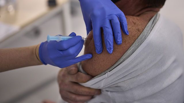 Moderna'dan Omicron varyantı açıklaması: Yeni aşı geliştirilmeli