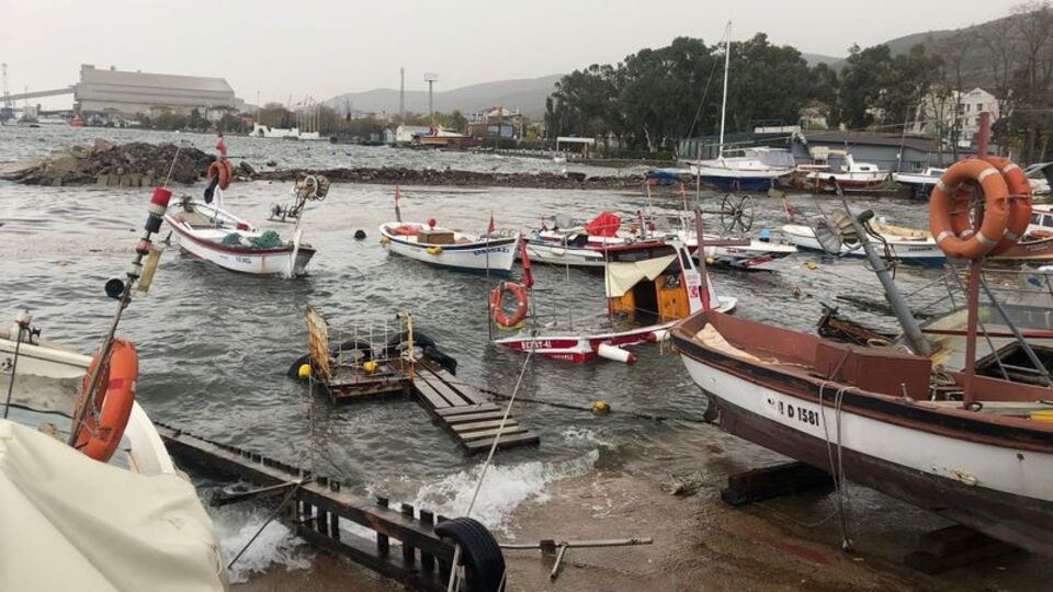 Kocaeli'nde kahreden lodos bilançosu: 2 ölü!