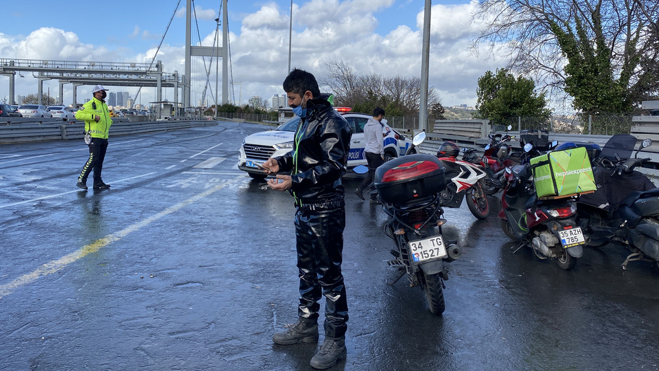 Trafiğe çıkan motosikletlilere ceza kesildi