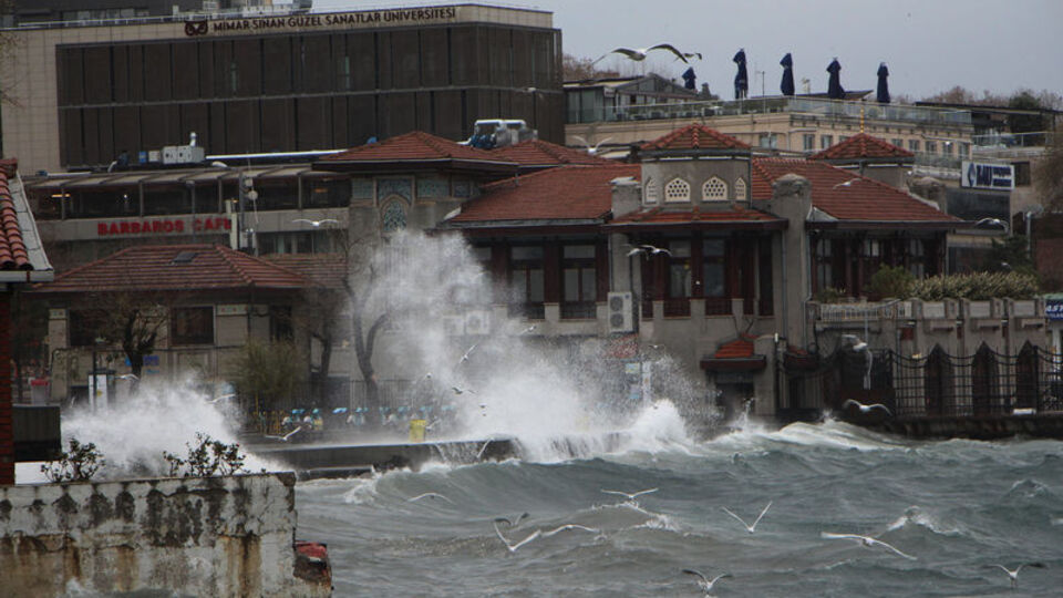 İstanbul'da fırtına sürüyor! İşte kâbusun bitiş saati!
