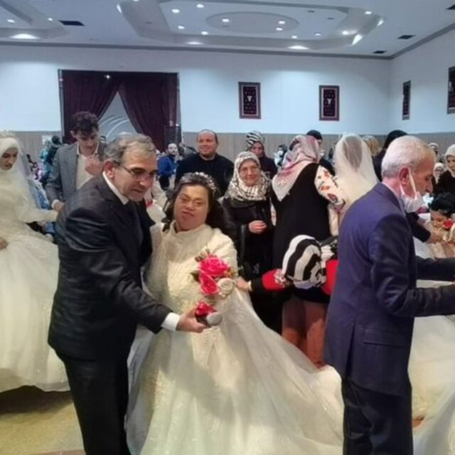 Özel genç kızların gelinlik hayalleri gerçek oldu
