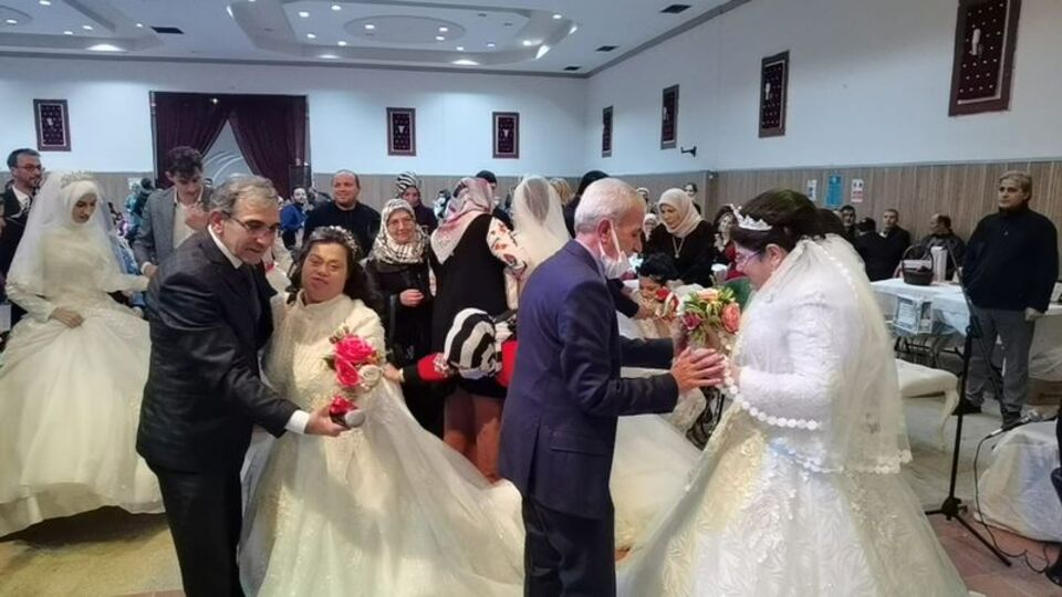 Özel genç kızların gelinlik hayalleri gerçek oldu