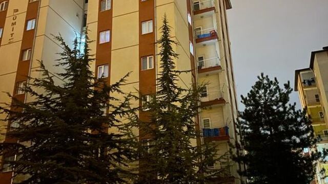 Eşi tarafından terkedilen kişi evini yaktı