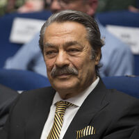 Kadir İnanır'dan haber var