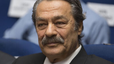 Kadir İnanır'dan haber var