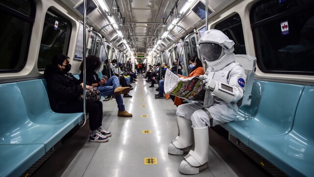 Metroda onu görenler gözlerine inanamadı!