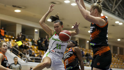 Nesibe Aydın fark attı!