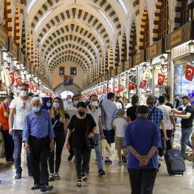 Kapalı Çarşı'da bir döviz bürosu sahibi silahla intihar etti