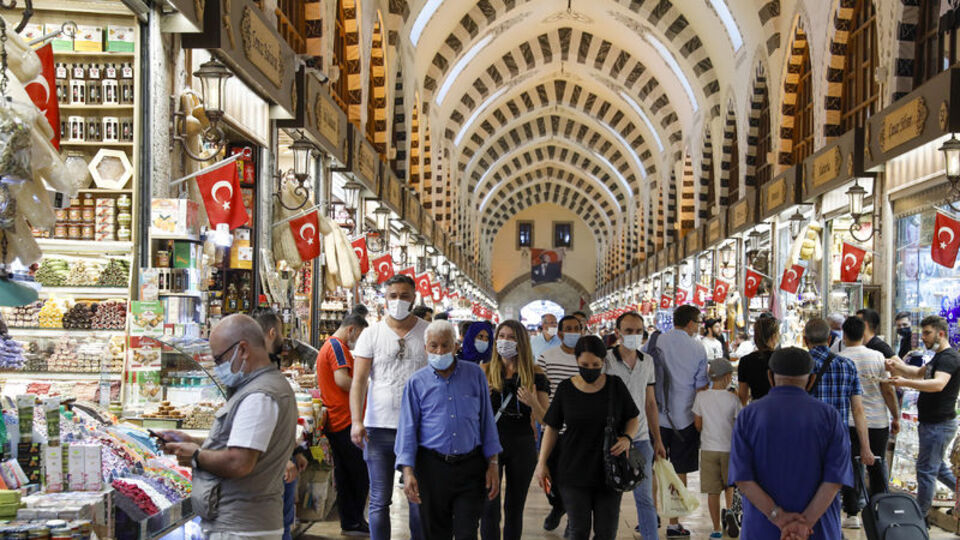 Kapalı Çarşı'da bir döviz bürosu sahibi silahla intihar etti