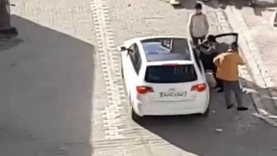 Bir kadına bu yapılır mı? Film gibi izlediler!