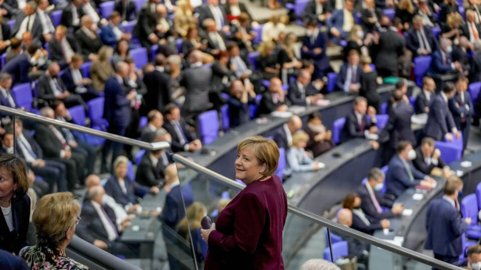 Merkel, 16 yıllık görevine canlı yayında veda edecek