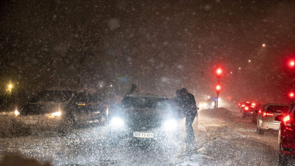 Danimarka'yı kar fırtınası vurdu!