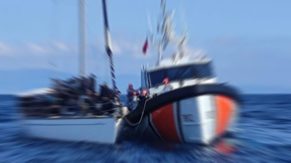 Ölüme terk edilen 44 göçmen kurtarıldı