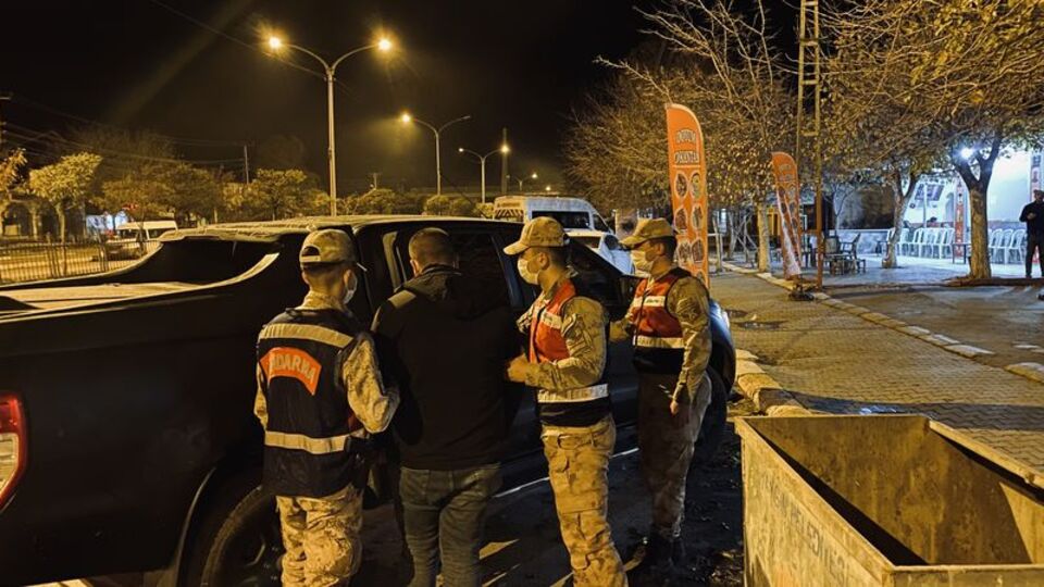 Kendini yüzbaşı olarak tanıttı 600 bin lira dolandırdı