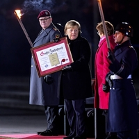 Merkel'e askeri veda töreni düzenlendi