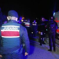 Antalya'da tekneden denize düşen 15 Suriyeliden 2'si kayboldu