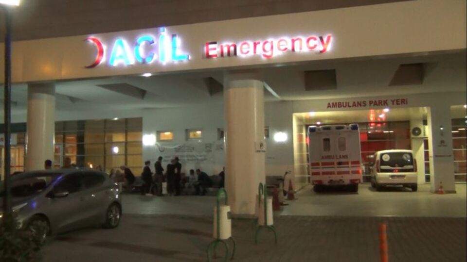 Yaşlı adamı önce darp ettiler sonra gasp ettiler!