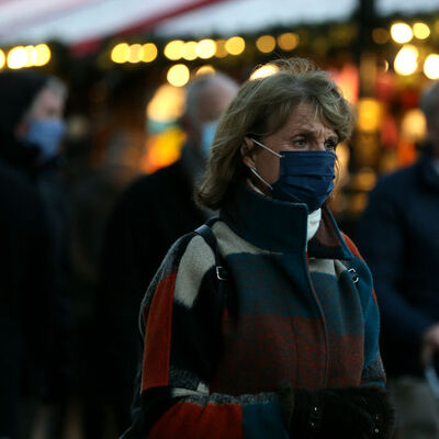 İngiltere'de Omicron vakaları artıyor!