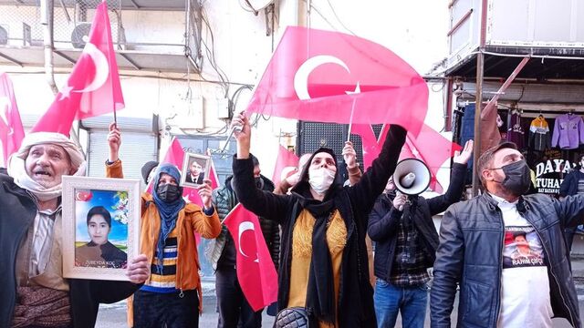 Hakkari'de evlat nöbeti devam ediyor