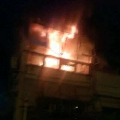 İstanbul'da 10 katlı binada yangın paniği!