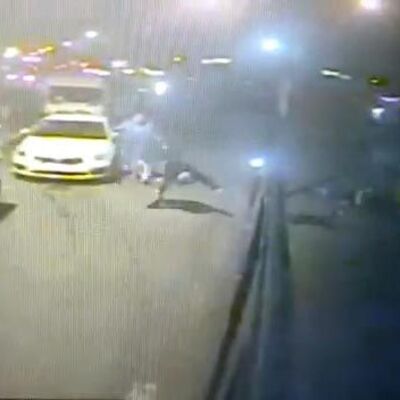 Taksici, kadını otobüsün altına itti! Korkunç anlar!