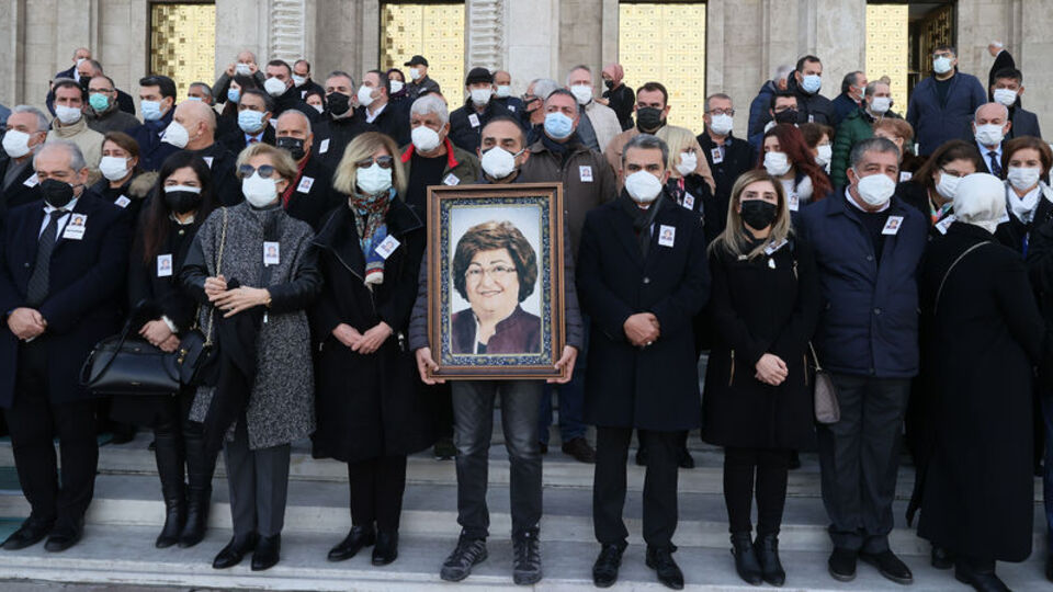 Güldal Akşit, son yolculuğuna uğurlandı