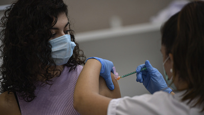 Covid-19 mutasyonlarını 'tam doz aşı' bitirebilir