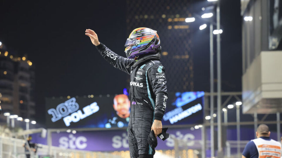 Suudi Arabistan'da pole Hamilton'ın