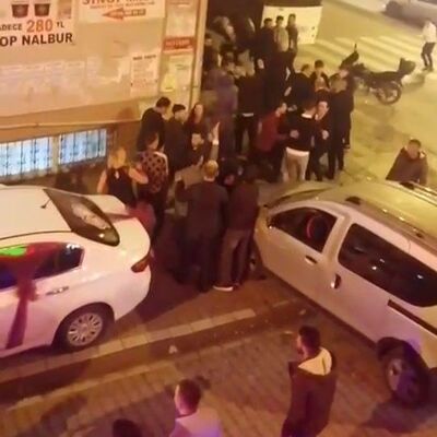 Gelin düğününde kavgayı ayırdı!