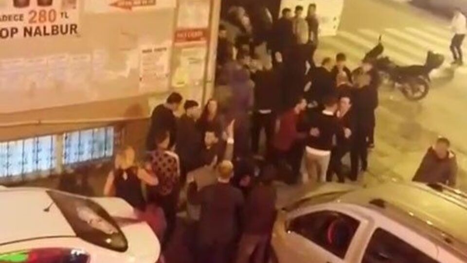 Gelin düğününde kavgayı ayırdı!