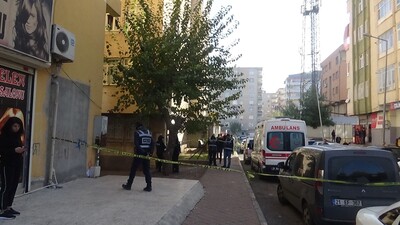 Çocuklarının boğazını kesti! Karısını 25 kez bıçakladı