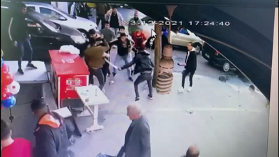 Korkunç olay! Afganların satırlı bıçaklı kavgası kamerada