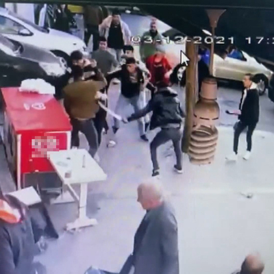 Korkunç olay! Afganların satırlı bıçaklı kavgası kamerada