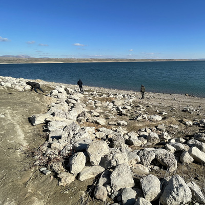 Keban Baraj Gölü'nde sular çekildi... Ortaya çıktı