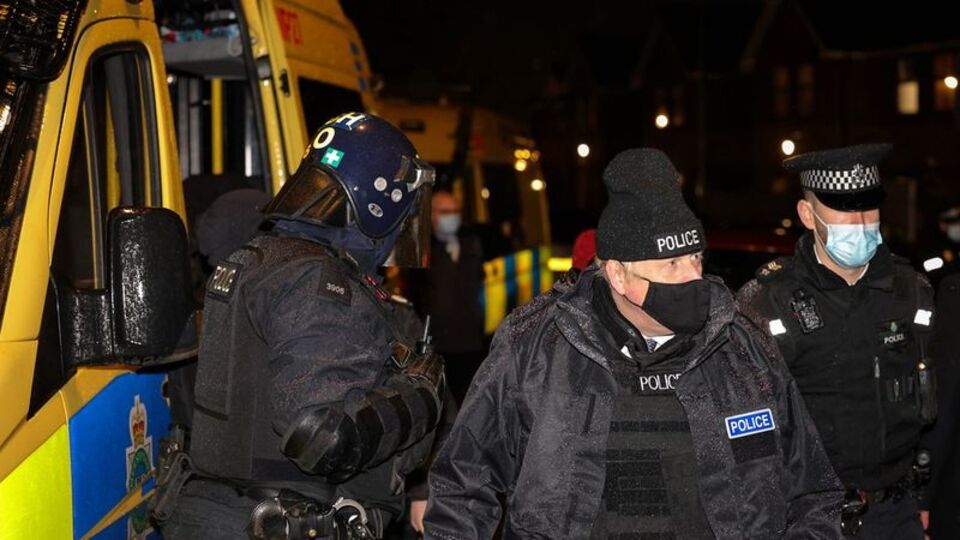 Johnson polis kılığında denetime çıktı