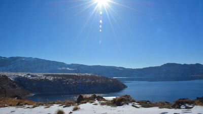 Dünyanın ikinci büyük krater gölü bembeyaz