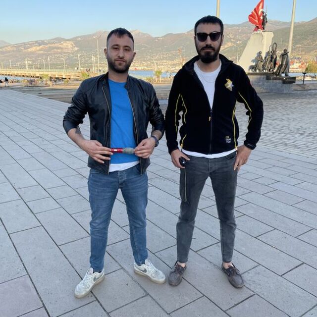 Paraşütle atlarken ayak bileğine dövme yaptırdı