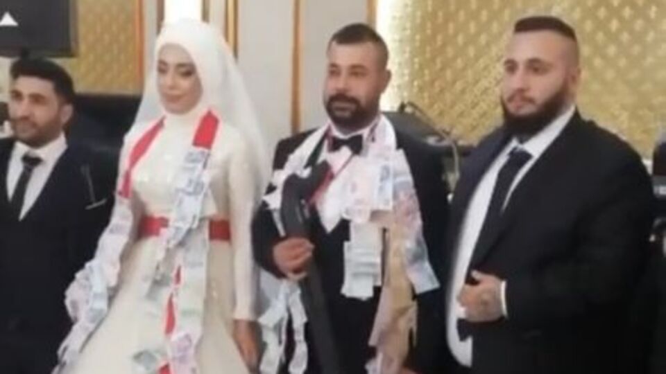 Damada düğünde pompalı tüfek taktılar!
