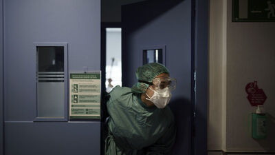 Partiye katılan sağlık çalışanları koronavirüse yakalandı