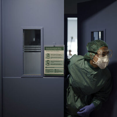 Partiye katılan sağlık çalışanları koronavirüse yakalandı